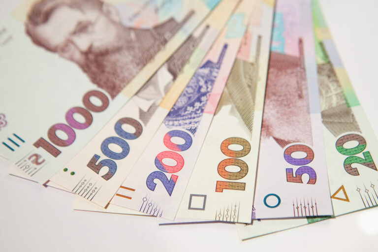 Украинцы могут получить денежную помощь до 29 600 гривен: кому помогают и как подать заявку - today.ua