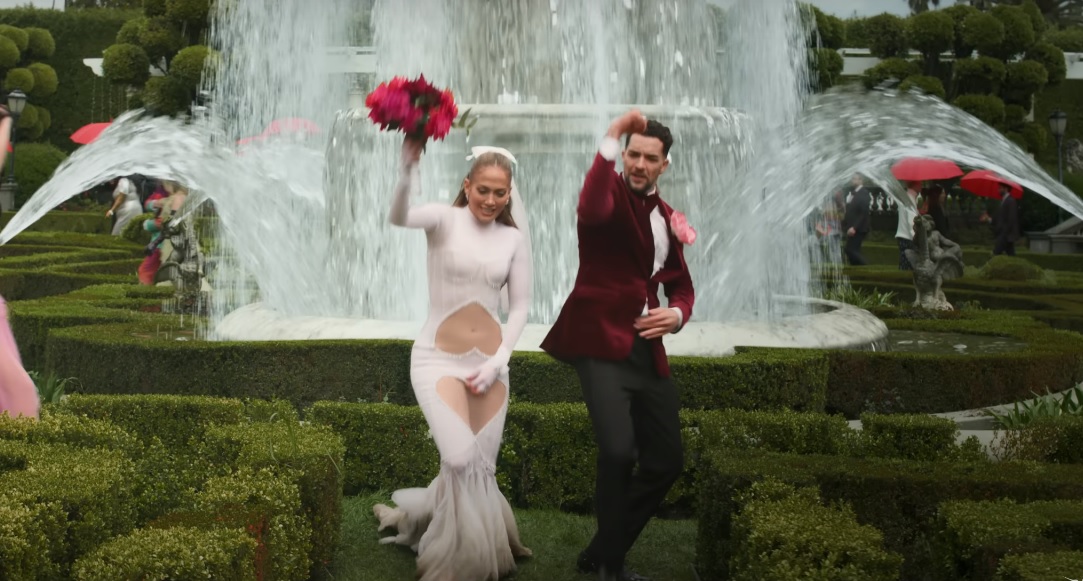 “Знову у весільній сукні“: Дженніфер Лопес розкритикували у Мережі через новий кліп