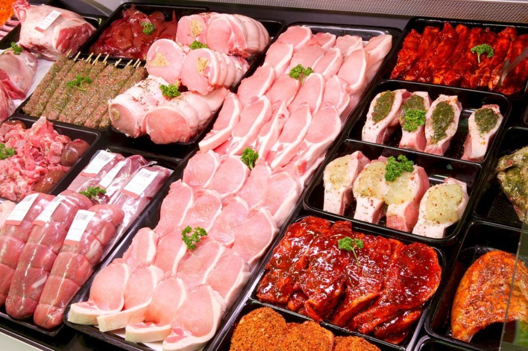 В Украине резко подешевели мясо и сало: динамика цен в супермаркетах за месяц
