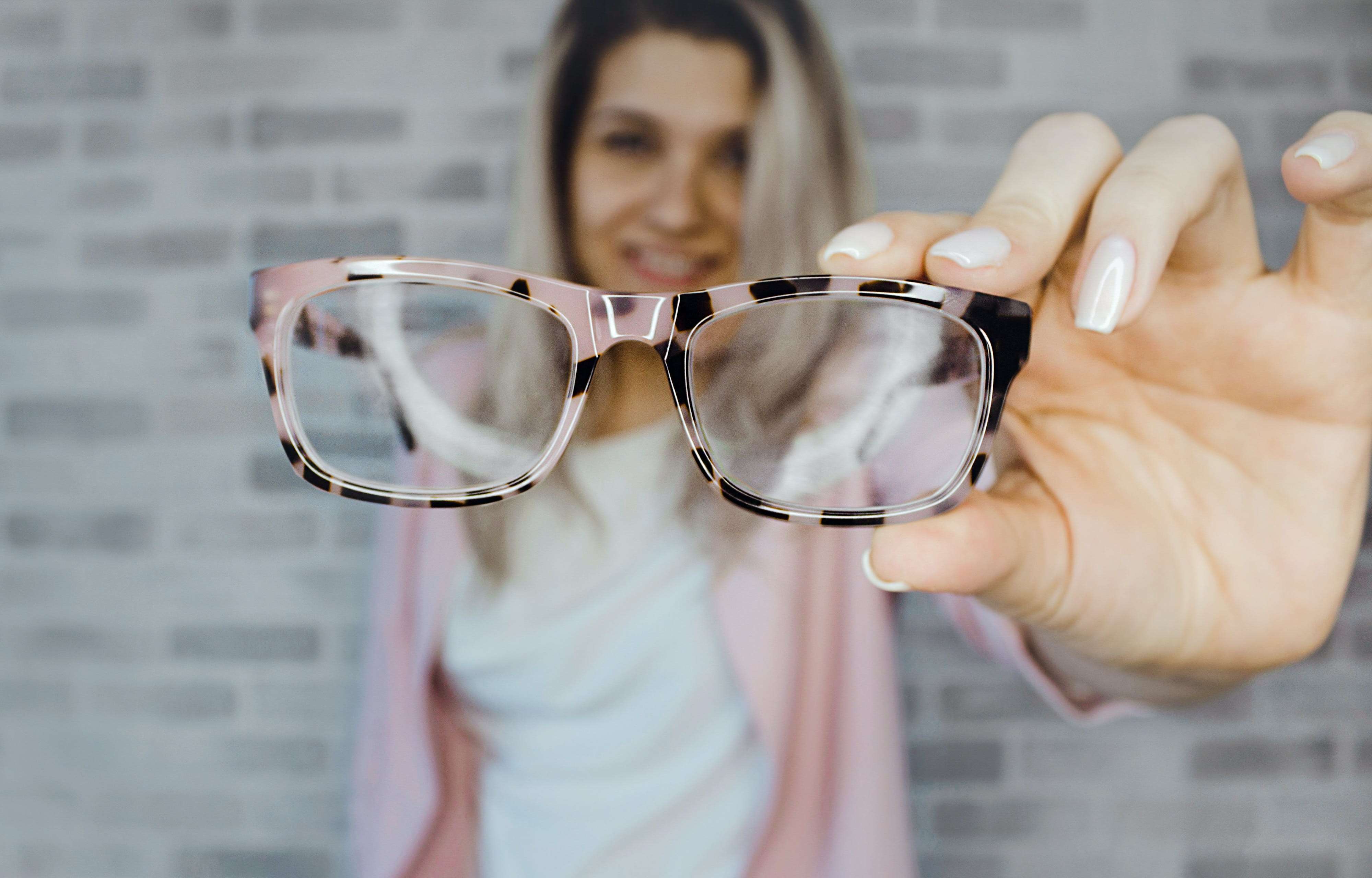 Як запобігти запотіванню окулярів взимку: допоможуть народні засоби