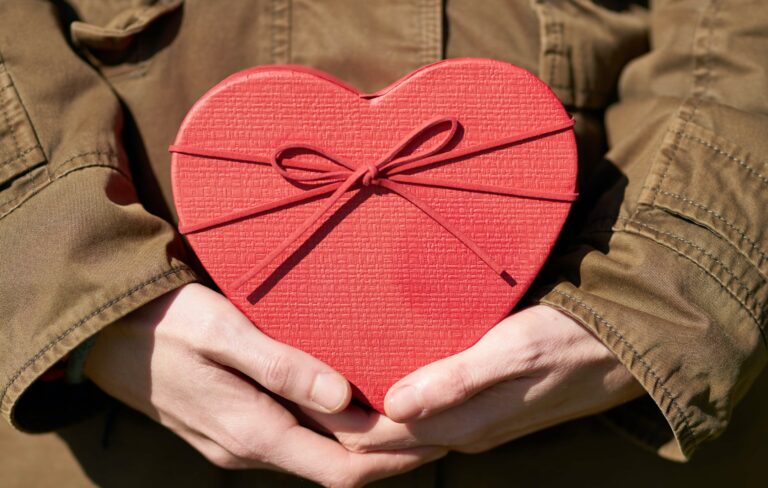 День святого Валентина не пройде на самоті: які знаки Зодіаку зустрінуть кохання у лютому - today.ua
