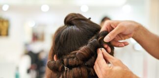 Названы прически, которые вредят волосам: делают их ломкими и приводят к выпадению - today.ua
