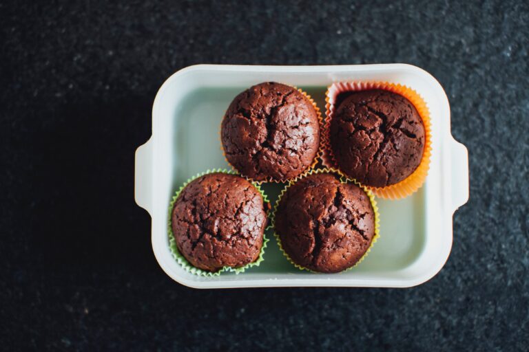 Шоколадные кексы с творожным кремом: как приготовить красивый и вкусный десерт  - today.ua
