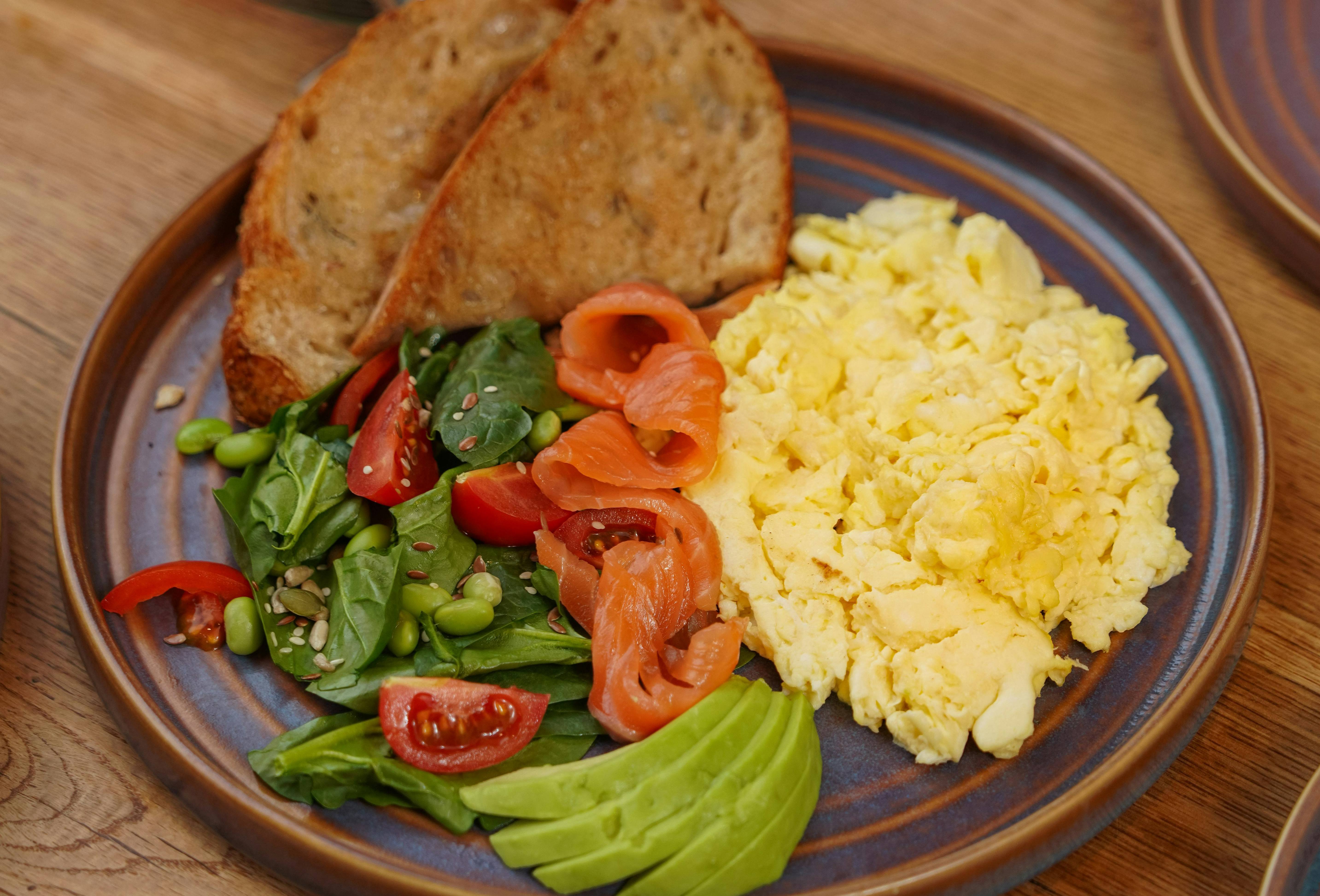 Смачний сніданок із двох яєць: як приготувати яєчню-скрембл