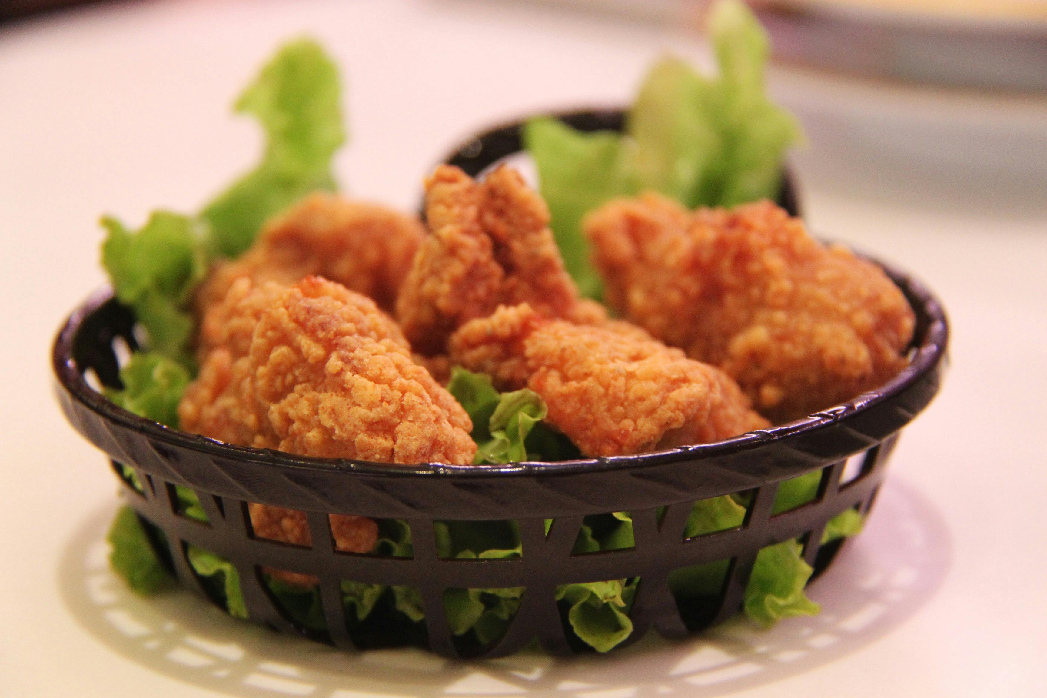 Легкий и вкусный ужин из 5 ингредиентов: рецепт аппетитной курицы в чесночной панировке