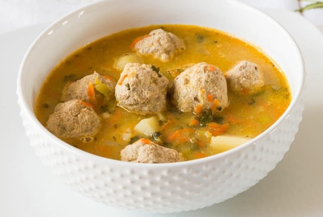 Сирний суп із фрикадельками: швидкий рецепт апетитної першої страви