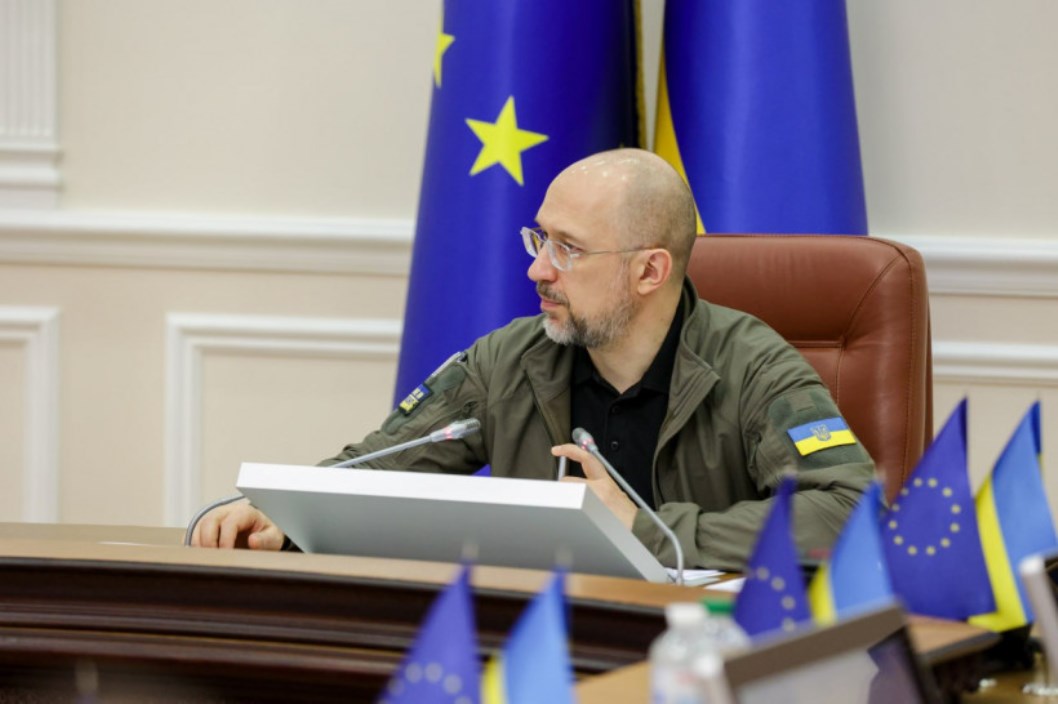 Буде одним з пріоритетів: Шмигаль пообіцяв своєчасну виплату пенсій та допомог у 2024 році