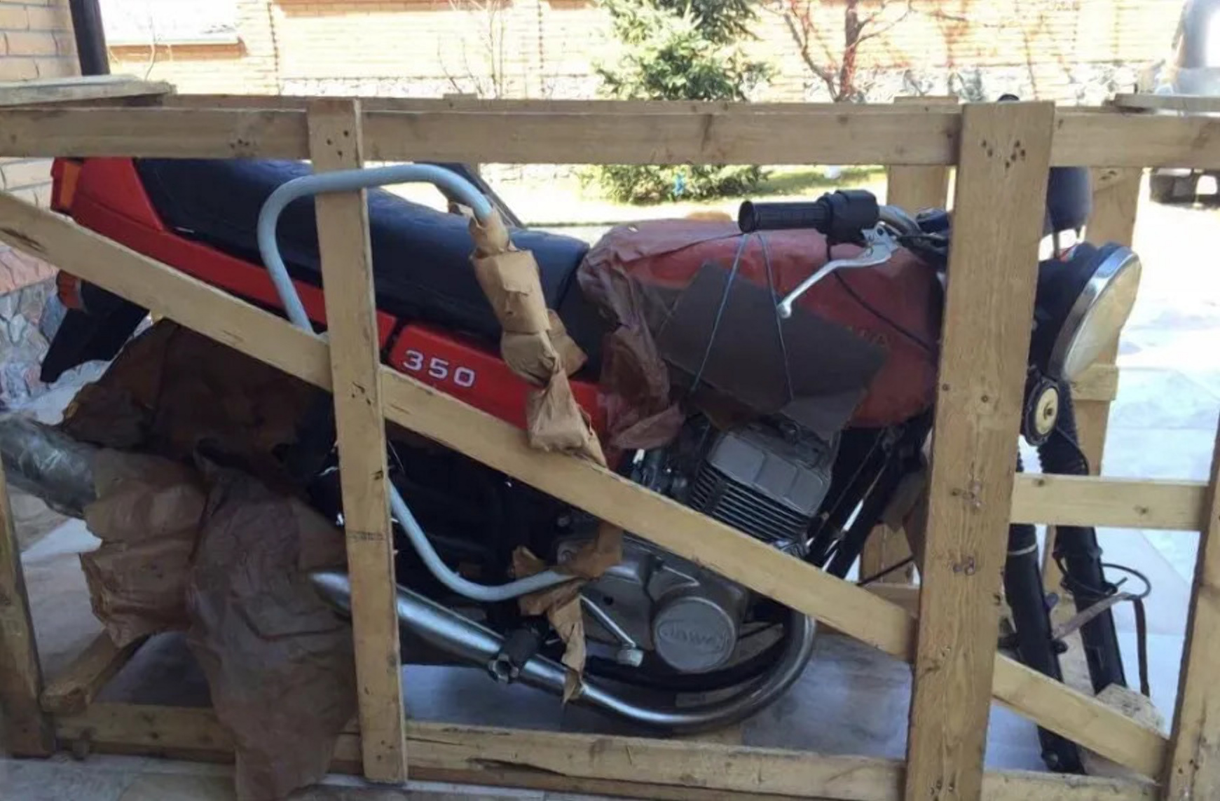 В Украине нашли классический мотоцикл Jawa 350 в идеальном состоянии