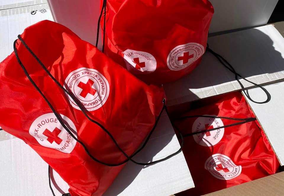 Безкоштовні продуктові набори для кожного члена сім'ї: як отримати допомогу від Червоного Хреста