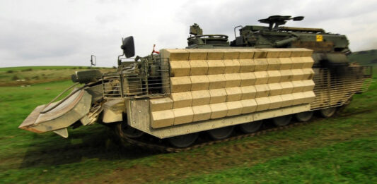 ВСУ использует уникальные британские танки Challenger ARRV  - today.ua