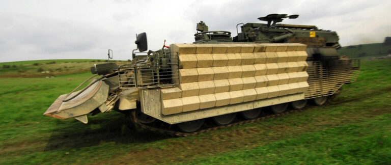 ВСУ использует уникальные британские танки Challenger ARRV  - today.ua