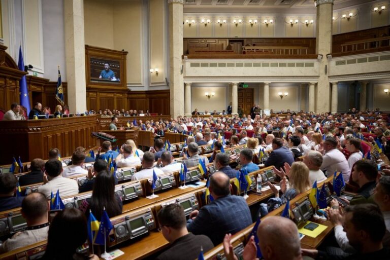 Голови комітетів Верховної Ради заробляють менше підлеглих: названо причину - today.ua