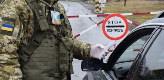 На кордоні з'явилися мобільні пости ТЦК: заброньованим водіям вручають повістки - today.ua