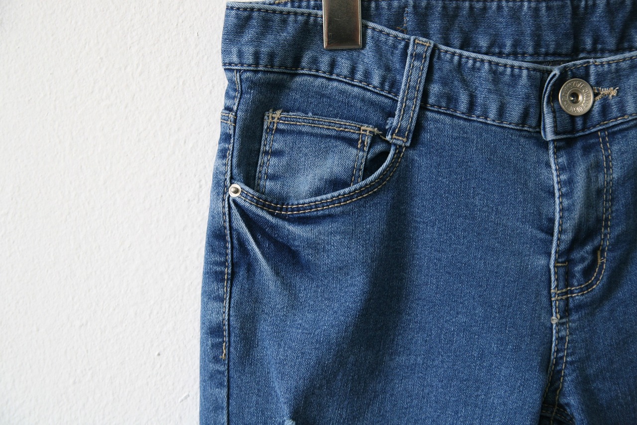 Що робити, якщо джинси протираються між ногами: два способи вирішити проблему