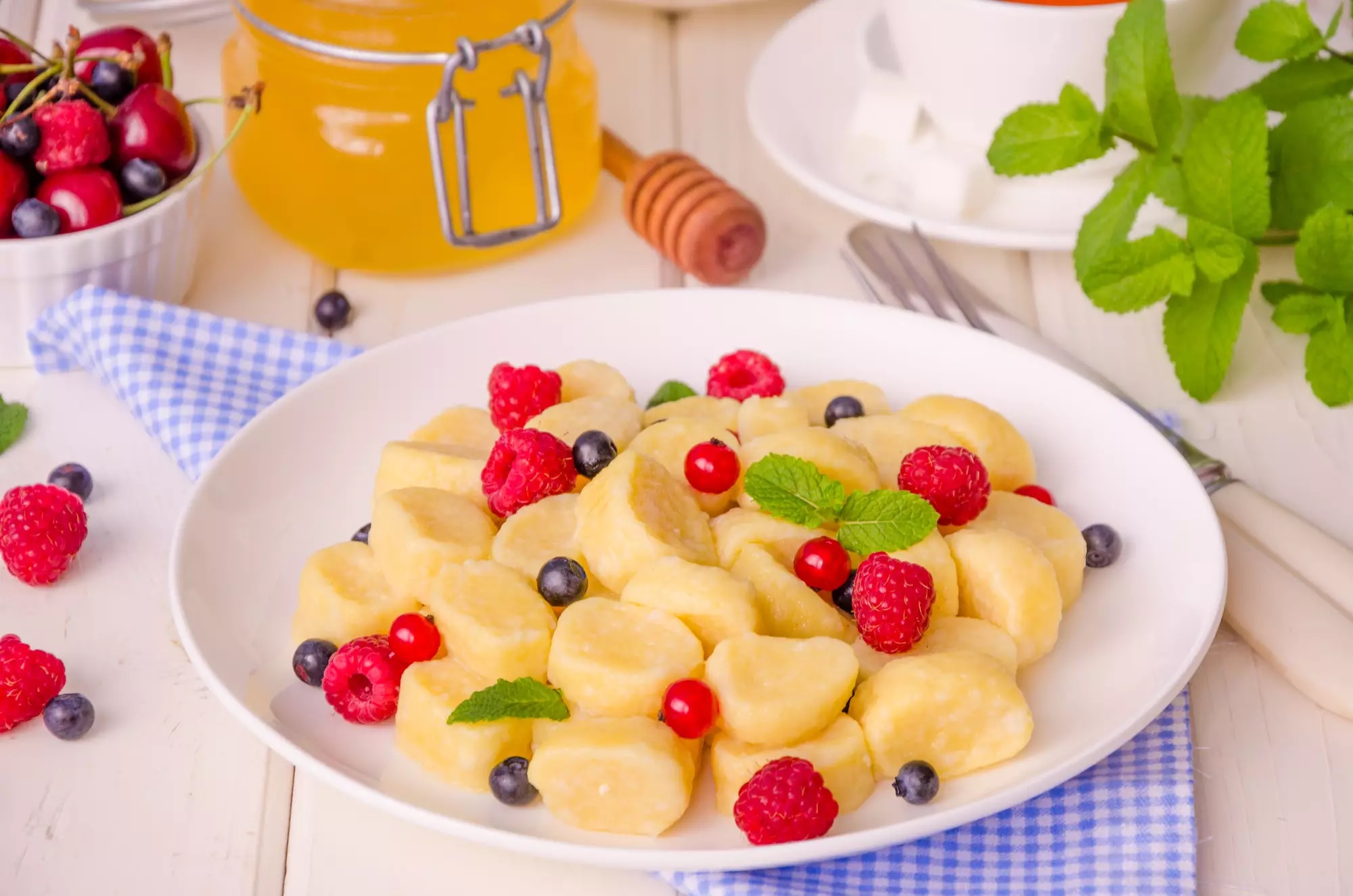 Ленивые вареники с сухофруктами: как за 10 минут приготовить вкусное угощение - today.ua