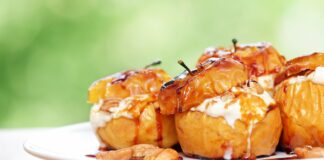 Запечені яблука з сиром, родзинками та горіхами: рецепт ароматного та корисного десерту - today.ua