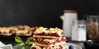 Тертий пиріг з варенням і горіхами: швидкий рецепт смачного домашнього смаколика - today.ua