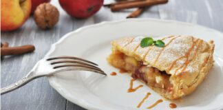 Вкусный десерт за полчаса: рецепт аппетитного пирога из лаваша и яблок - today.ua