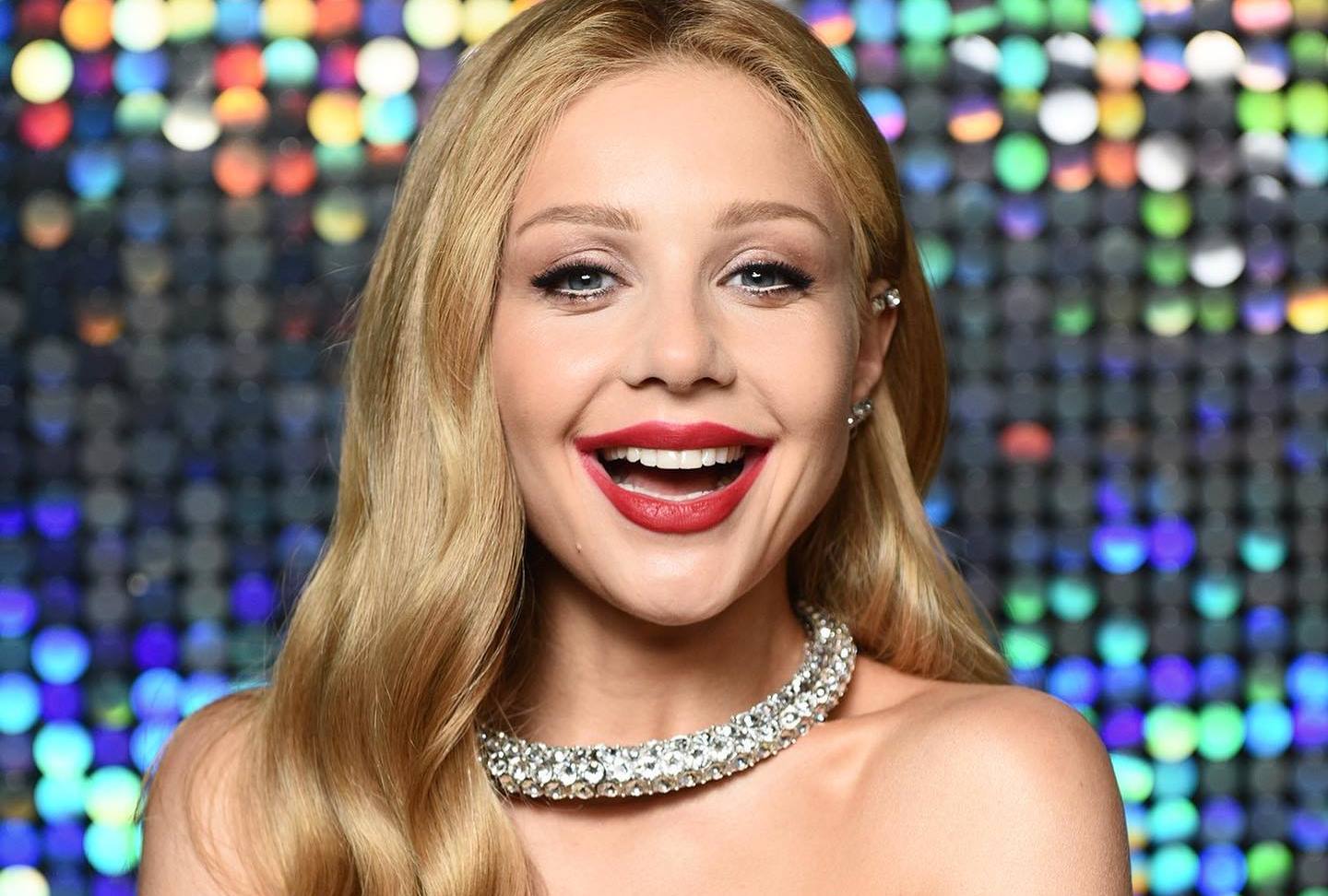 Образ в стиле old money: Тина Кароль восхитила поклонников новыми фото