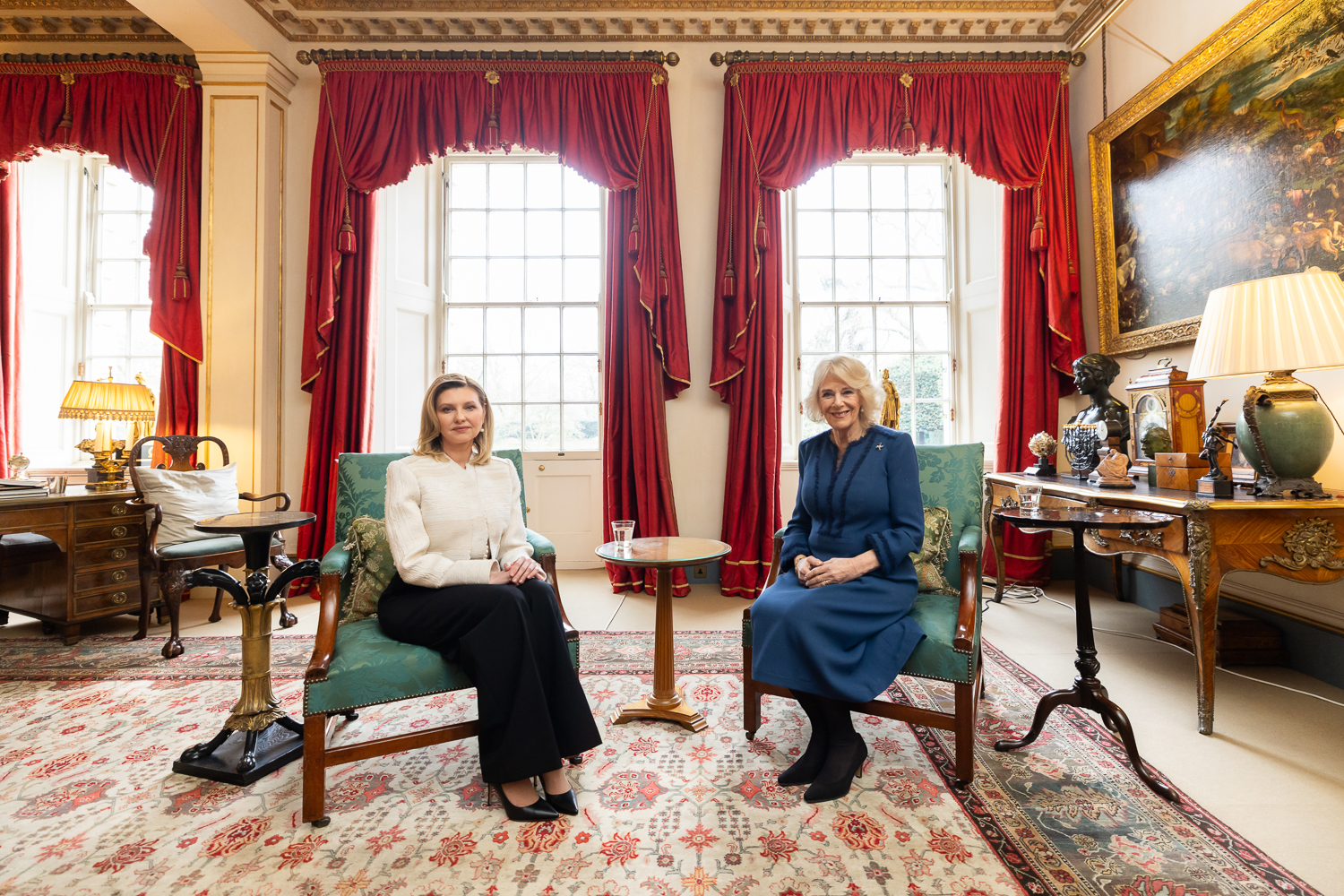 В пиджаке в стиле Chanel: Елена Зеленская встретилась с королевой Камиллой в Великобритании