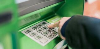 Что делать, если банкомат не отдает карту: поможет нажатие одной кнопки - today.ua