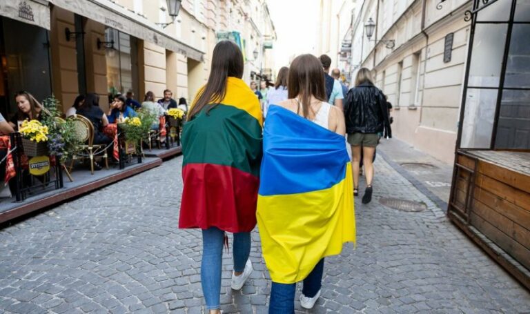 Українські біженці отримають від уряду Литви 326 тисяч євро - today.ua