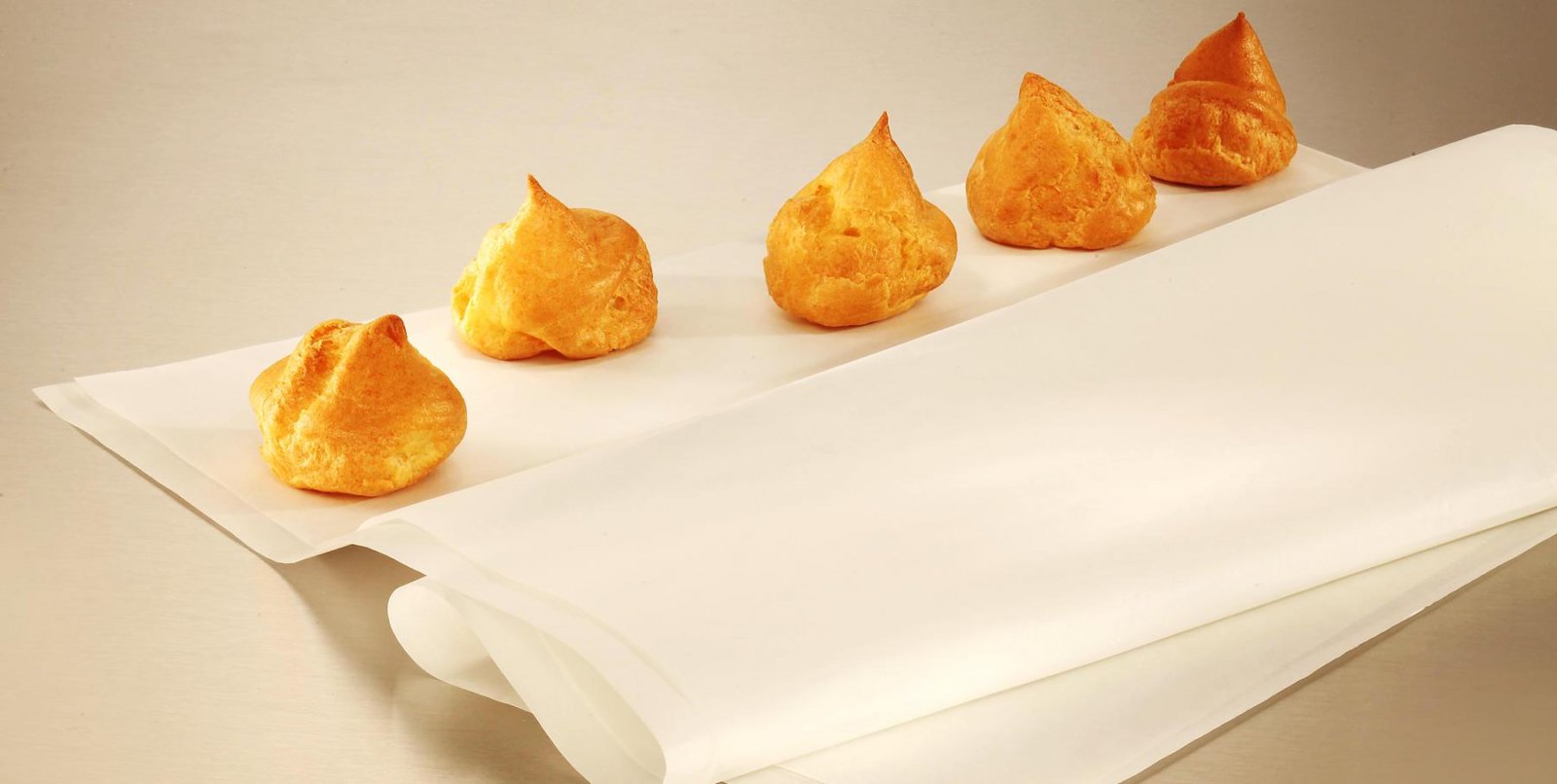 Бумага для выпечки пригодится не только на кухне: как еще можно использовать пергамент