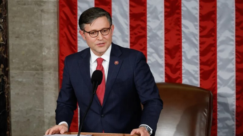 Майк Джонсон пообіцяв "своєчасно" винести на голосування законопроект про допомогу Україні