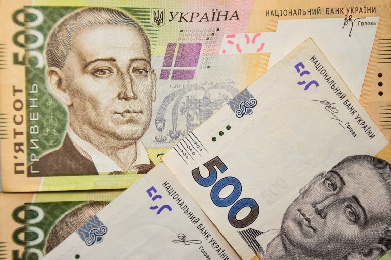 Украинцам выдадут денежную помощь от международного фонда: кто и как может получить - today.ua