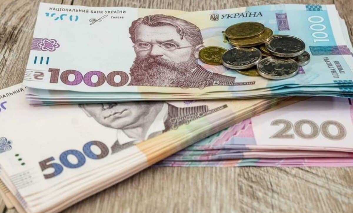 Украинцам предлагают единоразовую денежную помощь: кто и как может обратиться в фонд - today.ua