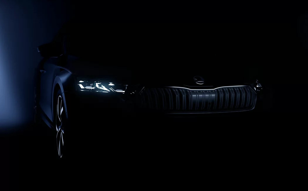 Skoda показала на тизерах обновленную Octavia: новый дизайн и технологии