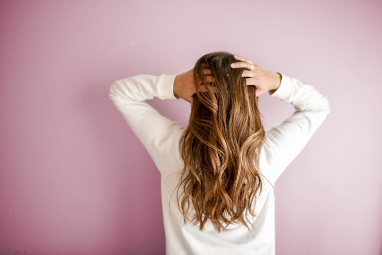 Омолоджуючі стрижки для жінок за 40: стильні зачіски для будь-якого типу волосся - today.ua