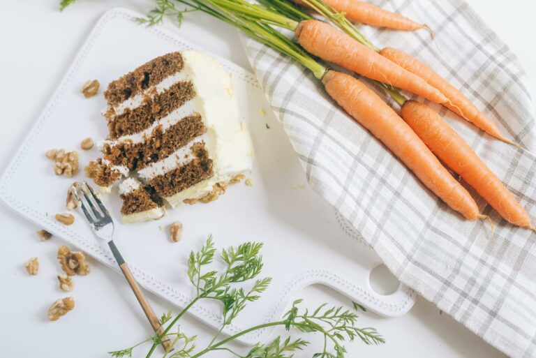 Морковный торт без сахара и выпечки: пошаговый рецепт диетического десерта - today.ua