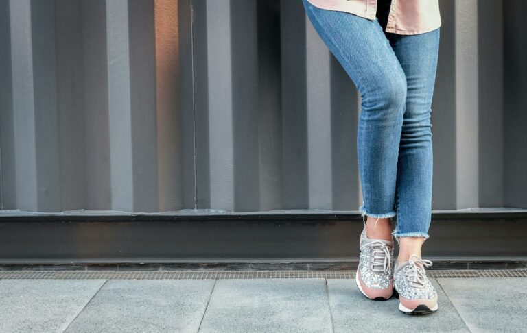 Модні джинси весни 2024 року: які моделі стануть справжнім хітом нового сезону - today.ua