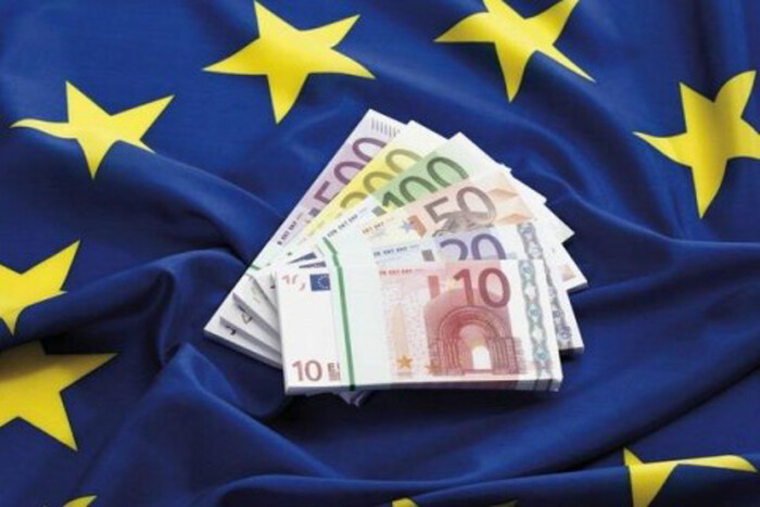 Зарплаты и соцвыплаты украинцам задерживать не будут: Евросоюз нам выделил огромную сумму денег - today.ua