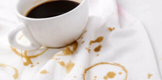 Як вивести плями від кави з одягу та м'яких меблів: лайфхаки - today.ua