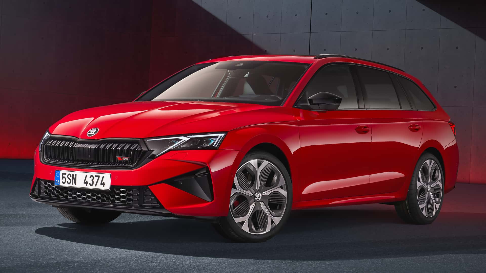 Skoda представила новую Octavia, в том числе универсал Octavia RS