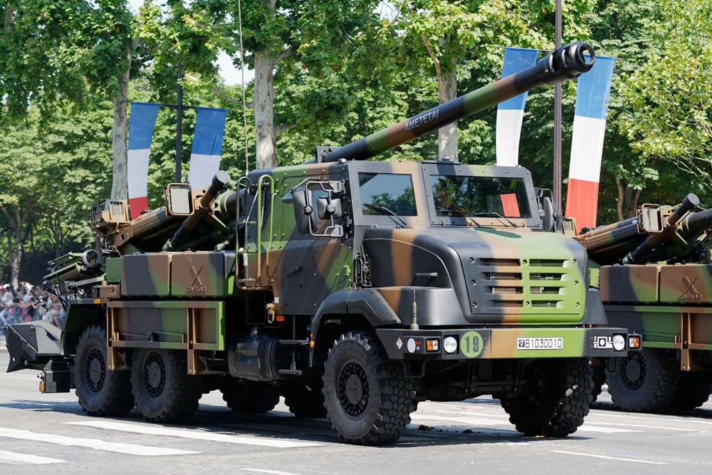 Зеленський домовився з Макроном: Франція передасть Україні артилерійські системи Caesar та снаряди
