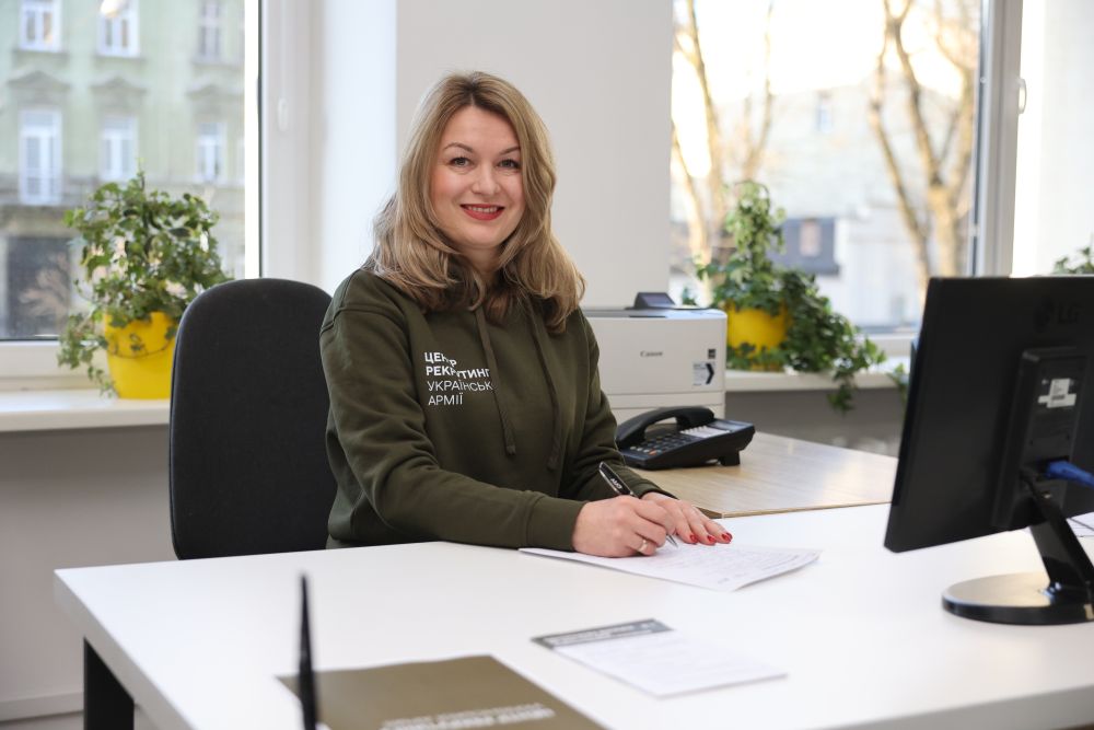 Міноборони відкрило перший в Україні центр рекрутингу армії: чоловіки зможуть обрати високооплачувану роботу за фахом