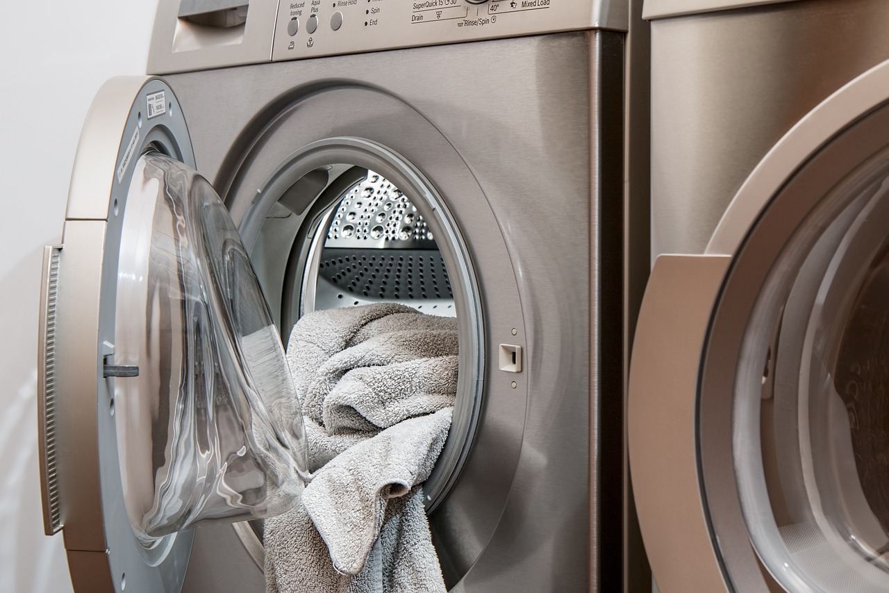 Помилки при використанні пральної машини: чого не можна робити під час прання