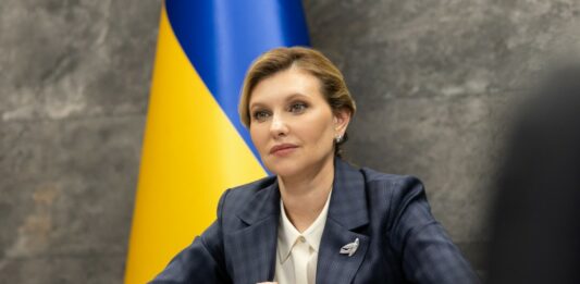 Олена Зеленська розповіла, як ставиться до критики чоловіка: “Я хотіла б, щоб за все відповідала інша людина“ - today.ua