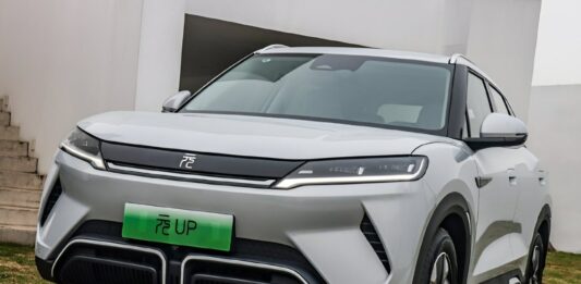 BYD почав продавати електричний кросовер Yuan UP за 11 000 доларів - today.ua