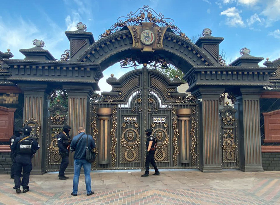 На Днепропетровщине участники ОПГ ежемесячно "зарабатывали" 30 млн грн, фальсифицируя бензин