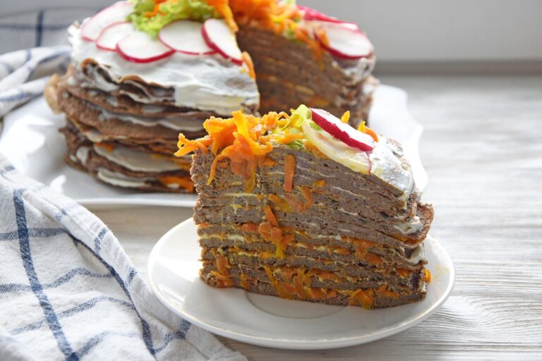 Печеночный торт: рецепт аппетитной праздничной закуски на 8 марта - today.ua