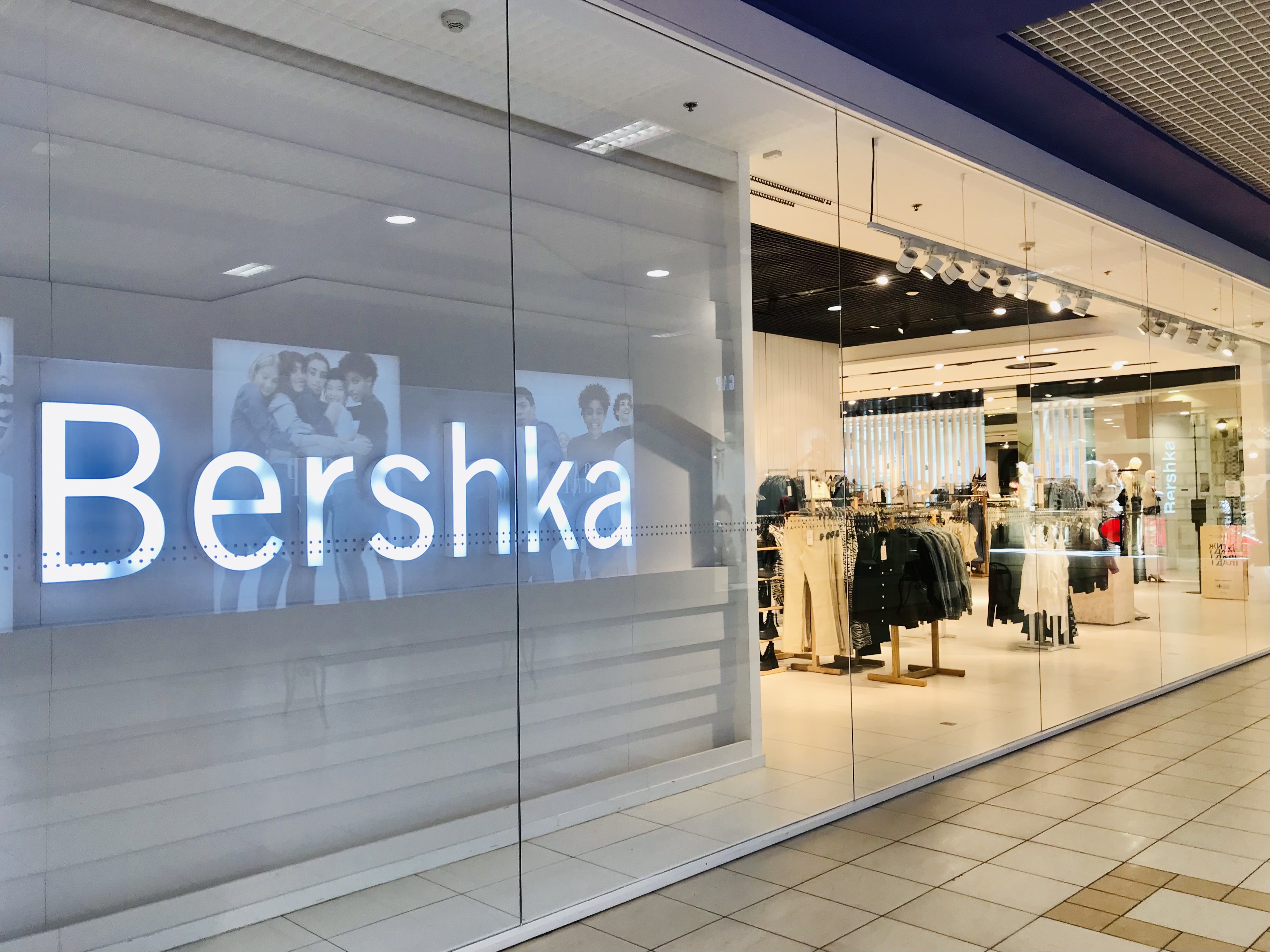 Магазини Zara, Bershka та інших відомих брендів одягу знову відкриються в Україні