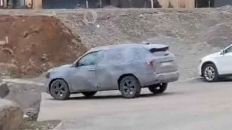 Шпионы впервые показали новый кроссовер Dacia Bigster - today.ua