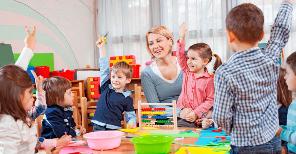 Минобразования пообещало повысить зарплаты воспитателям детсадов