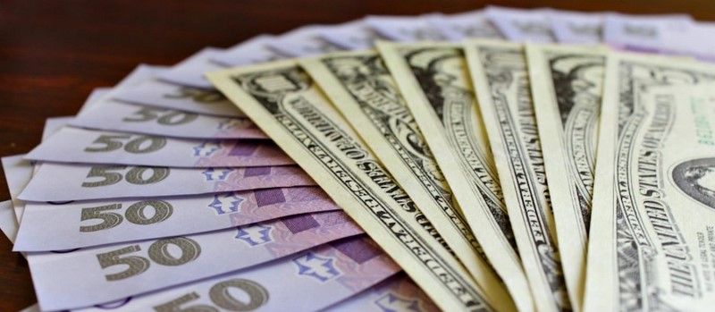Официальный курс доллара в Украине поднялся до исторического значения