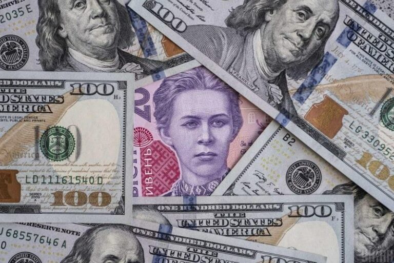 НБУ рекордно повысил курс доллара: он обновил исторический максимум - today.ua