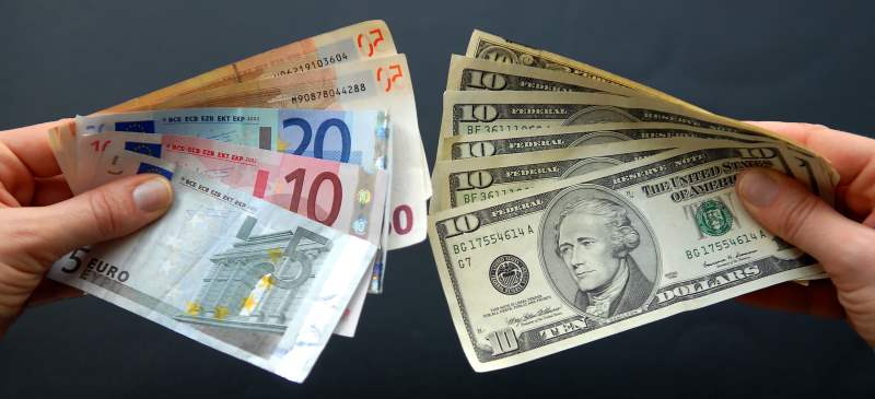 Курси долара та євро оновили рекорди в Україні